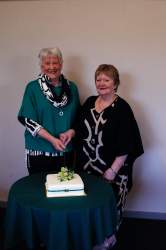 11 Liz Chapman & Annette Waller with cake